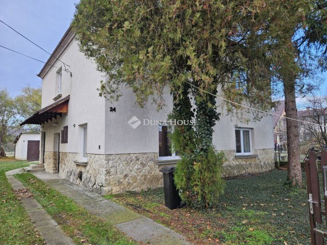 Eladó családi ház, Nyúlon, Petőfi Sándor utcában 100 M Ft