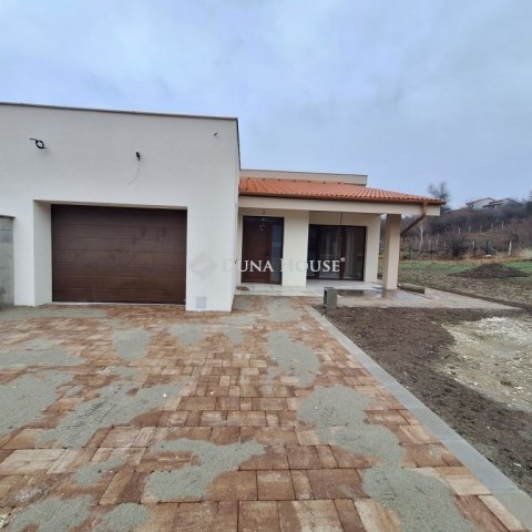 Eladó ikerház, Tinnyén 124.9 M Ft, 4 szobás