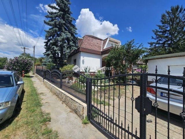 Eladó sorház, Budapesten, XVII. kerületben 195.5 M Ft, 11 szobás