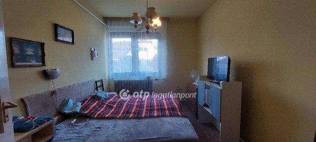 Eladó családi ház, Pannonhalmán 65 M Ft, 4 szobás