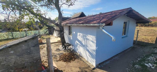 Eladó családi ház, Tatabányán 56.6 M Ft, 2 szobás