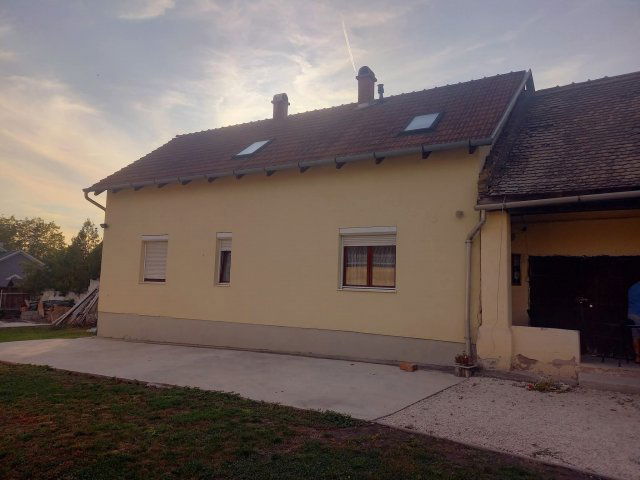 Eladó családi ház, Bicskén 156.5 M Ft, 5 szobás