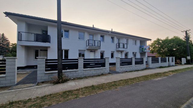 Eladó ikerház, Bocskaikerten 79.99 M Ft, 4 szobás