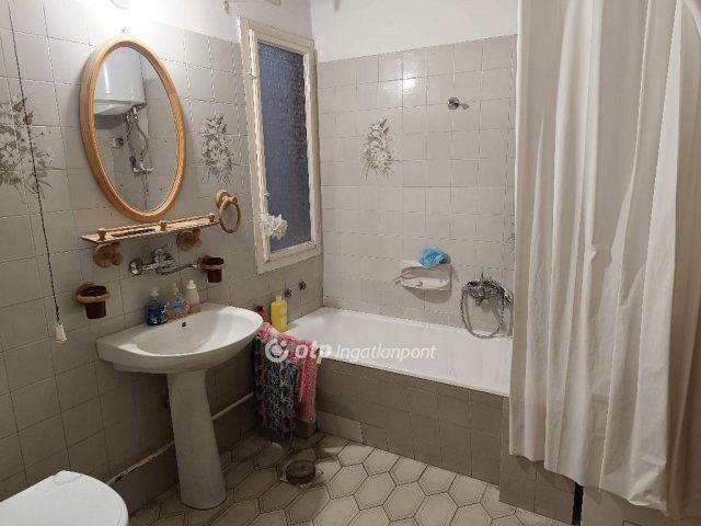 Eladó családi ház, Budapesten, XV. kerületben 99 M Ft, 4 szobás