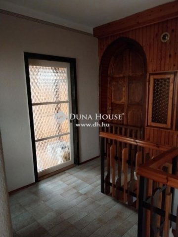 Eladó családi ház, Vecsésen 119.9 M Ft, 5 szobás