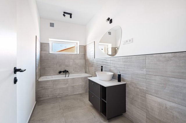 Eladó ikerház, Pécelen 134.9 M Ft, 6 szobás