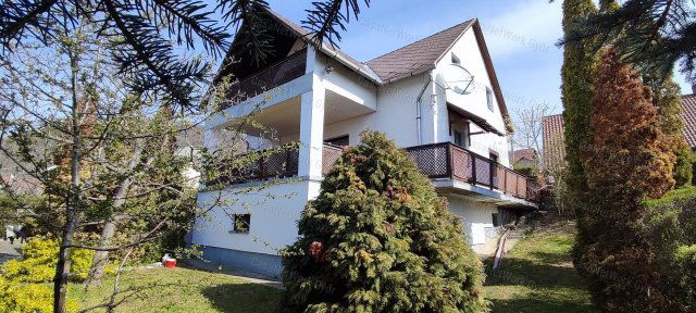 Eladó családi ház, Balatonfüreden 159.9 M Ft, 7 szobás