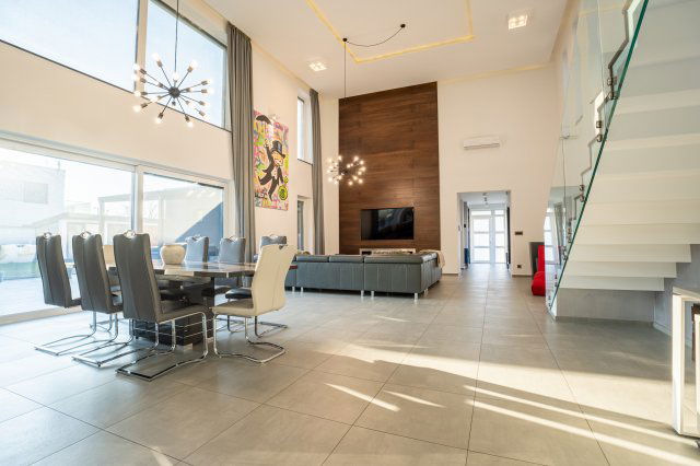 Eladó családi ház, Vecsésen 325 M Ft, 4 szobás