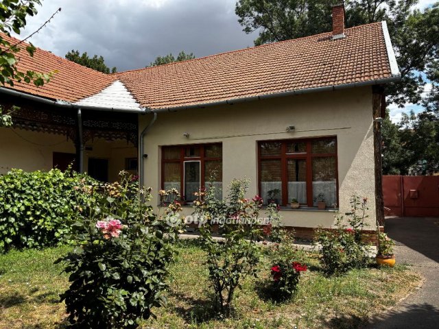Eladó családi ház, Békéscsabán 103 M Ft, 4 szobás
