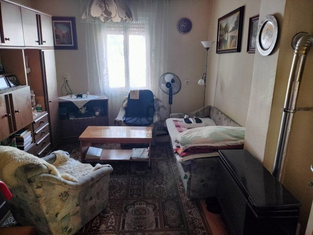 Eladó családi ház, Győrött 39.99 M Ft, 2 szobás