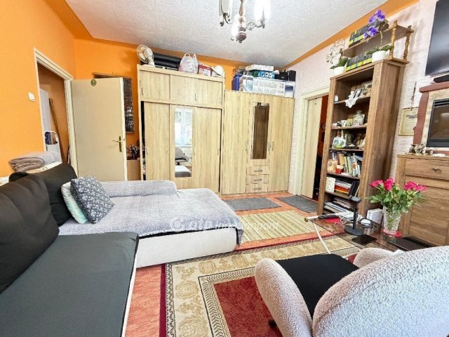 Eladó téglalakás, Pápán 33.99 M Ft, 1+1 szobás