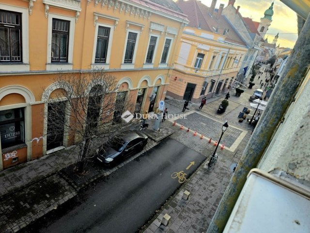 Kiadó téglalakás, albérlet, Pécsett 210 E Ft / hó, 2 szobás