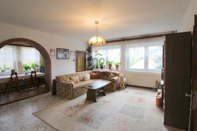 Eladó családi ház, Pécelen 98 M Ft, 8 szobás