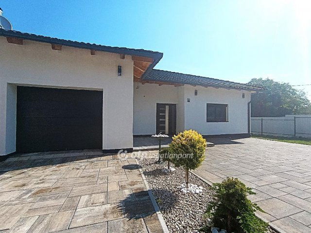 Eladó családi ház, Ercsiben 84.9 M Ft, 3 szobás