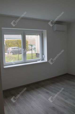 Eladó téglalakás, Sárváron 95 M Ft, 4 szobás