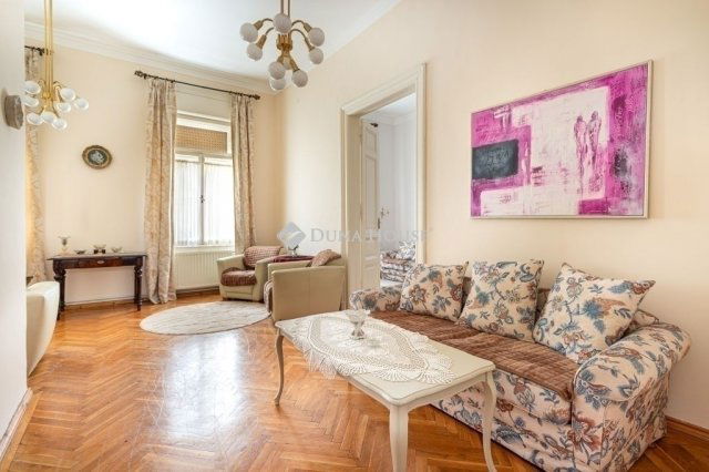 Eladó téglalakás, Budapesten, V. kerületben 149 M Ft, 2 szobás