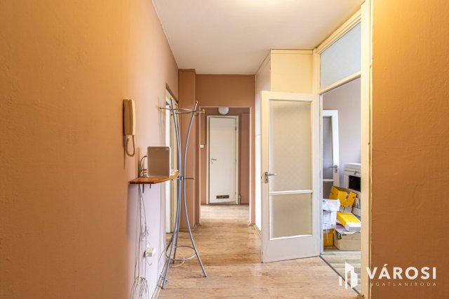 Eladó panellakás, Pécsett 50 M Ft, 3 szobás