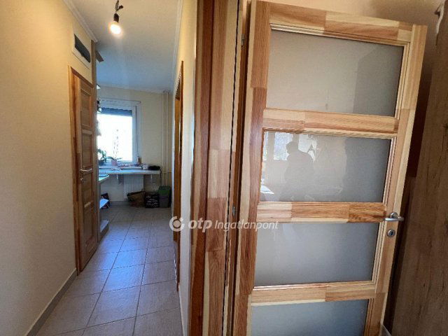 Eladó panellakás, Százhalombattán 68.4 M Ft, 2+1 szobás