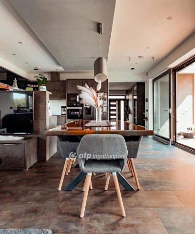 Eladó családi ház, Pécsett 149 M Ft, 4 szobás