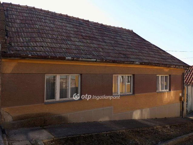 Eladó családi ház, Egerben 27 M Ft, 3 szobás