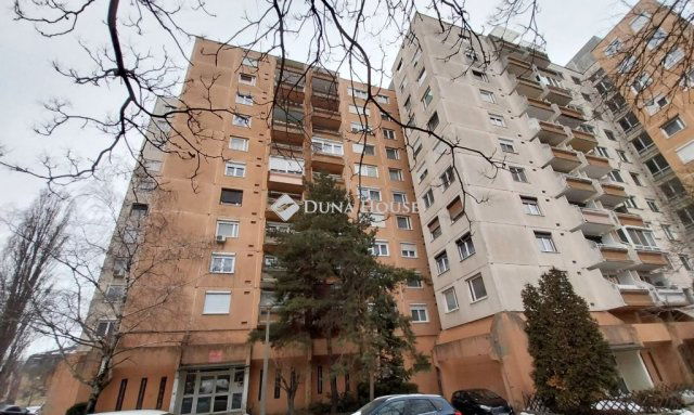 Eladó panellakás, Tatabányán 38.9 M Ft, 3 szobás