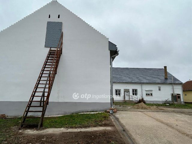 Eladó sorház, Biharkeresztesen 75.5 M Ft, 9+4 szobás