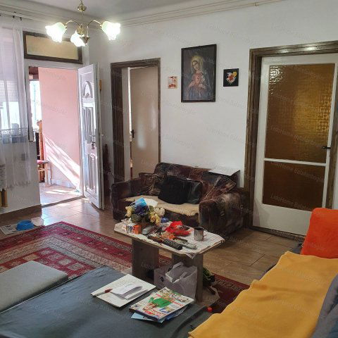 Eladó családi ház, Balatonfenyvesen 77 M Ft, 15 szobás