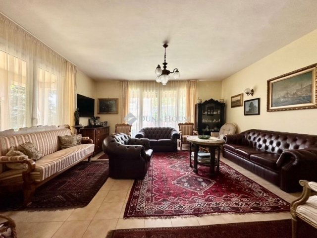 Eladó családi ház, Pécsett 128 M Ft, 5 szobás