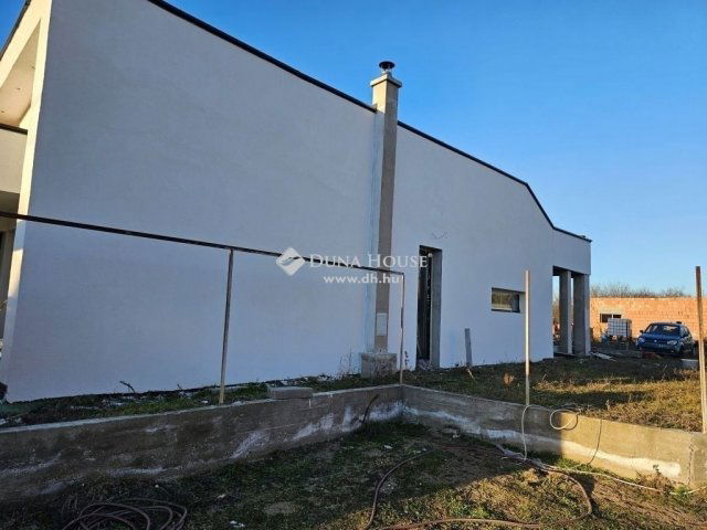 Eladó családi ház, Tápióságon 54.9 M Ft, 3 szobás