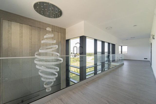 Eladó családi ház, Mogyoródon 550 M Ft, 7 szobás