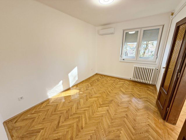 Kiadó téglalakás, albérlet, Debrecenben 250 E Ft / hó, 3 szobás