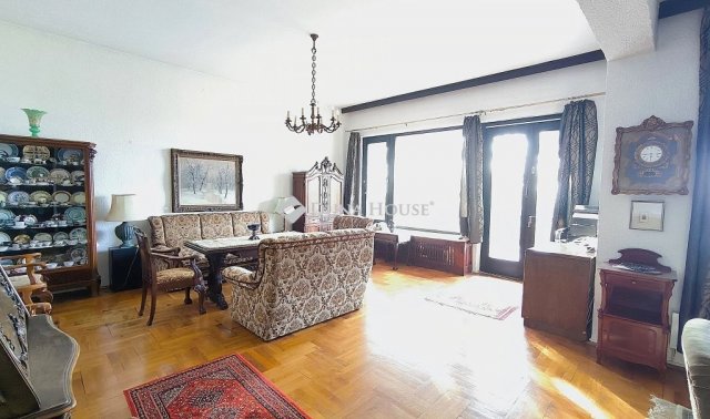 Eladó családi ház, Esztergomban 149.9 M Ft, 9 szobás