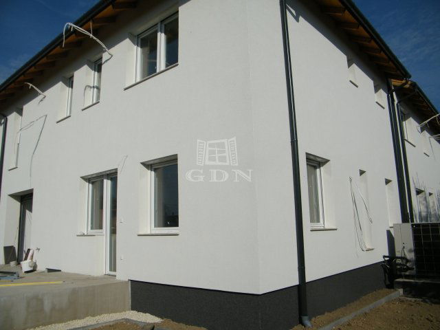 Eladó ikerház, Herceghalomon 135 M Ft, 4+1 szobás