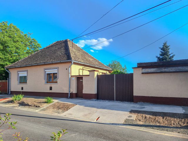 Eladó családi ház, Baján 34.5 M Ft, 3 szobás