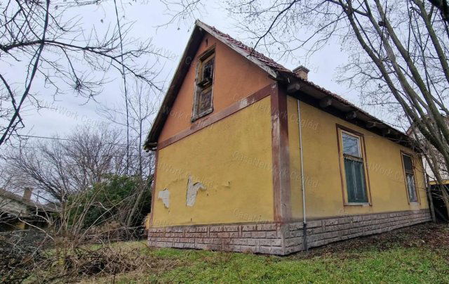 Eladó családi ház, Cegléden 35 M Ft, 6 szobás