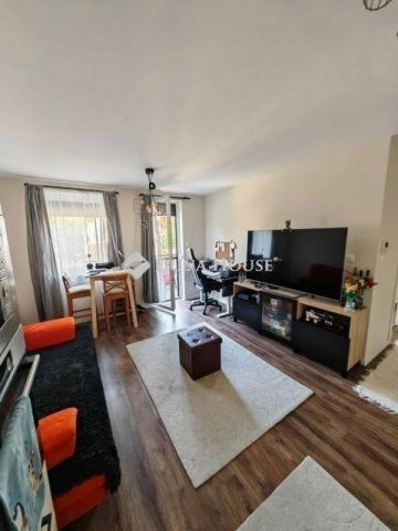 Eladó téglalakás, Szegeden 96 M Ft, 2+2 szobás