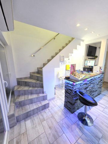 Eladó üzlethelyiség, Dunaújvárosban, Szabadság úton 42 M Ft