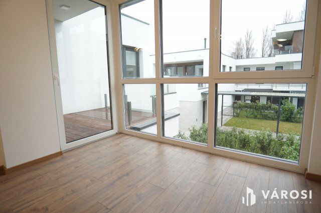 Eladó téglalakás, Fonyódon 79.99 M Ft, 2 szobás