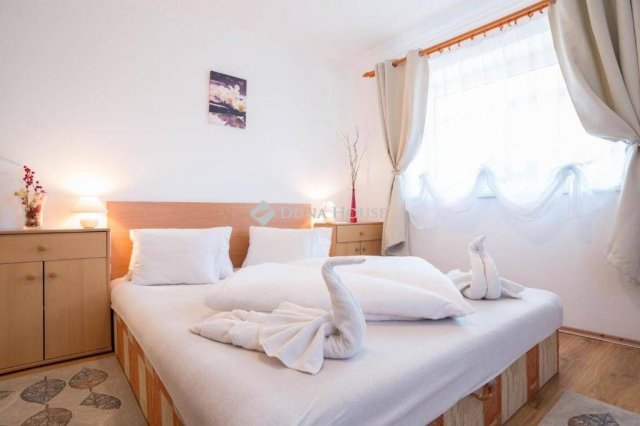 Eladó üzlethelyiség, Hévízen 290 M Ft, 1 szobás