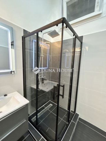 Eladó téglalakás, Budapesten, VII. kerületben 84.9 M Ft