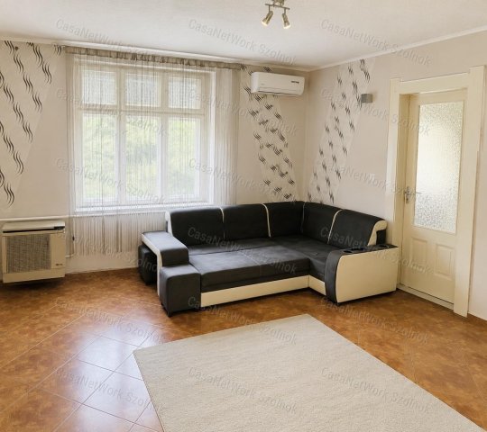 Eladó családi ház, Újszászon 37.9 M Ft, 3+2 szobás