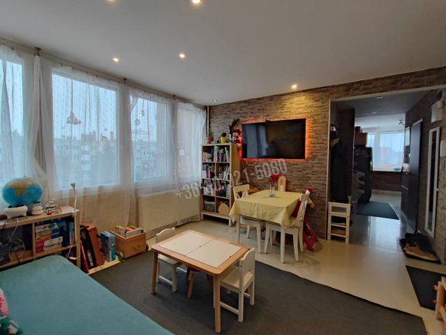 Eladó panellakás, Gödöllőn 74.9 M Ft, 2+1 szobás