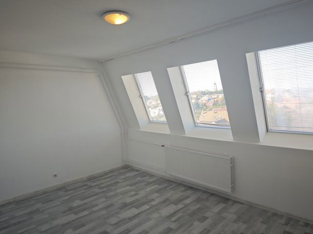 Eladó téglalakás, Keszthelyen 39.9 M Ft, 2 szobás