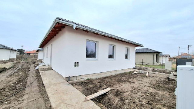 Eladó családi ház, Kiskunlacházán 84.15 M Ft, 4 szobás