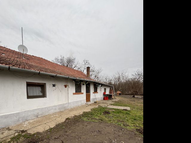 Eladó családi ház, Bakson 12.5 M Ft, 2 szobás