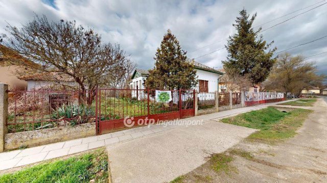 Eladó családi ház, Gesztelyben 9.9 M Ft, 2 szobás