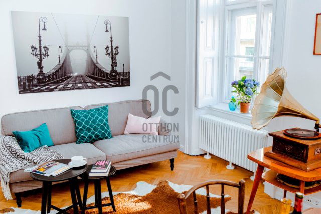 Eladó téglalakás, Budapesten, V. kerületben, Károly körúton