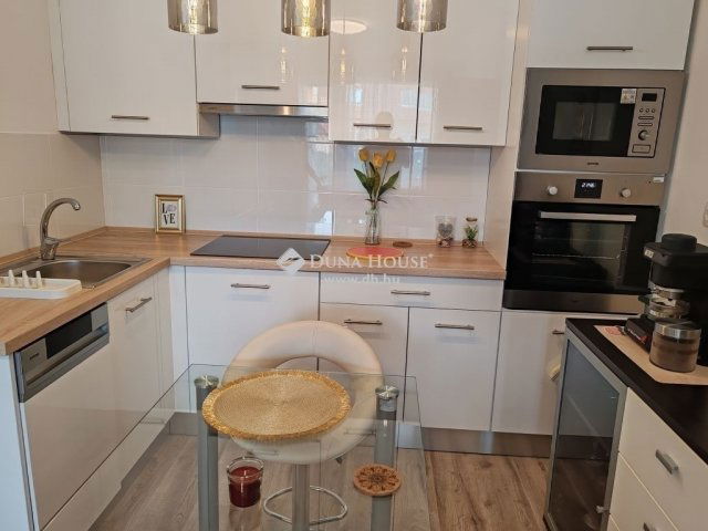 Eladó téglalakás, Budapesten, XVIII. kerületben 73.99 M Ft