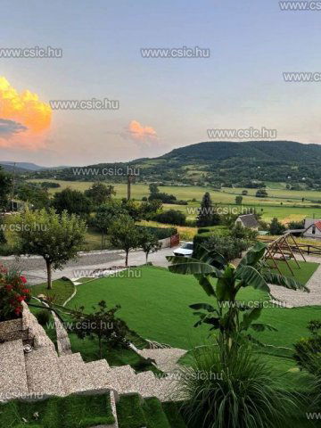 Eladó családi ház, Esztergomban 199 M Ft, 6 szobás