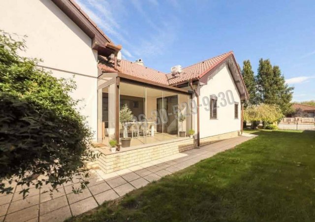 Eladó családi ház, Mosonmagyaróváron 169.9 M Ft, 7 szobás